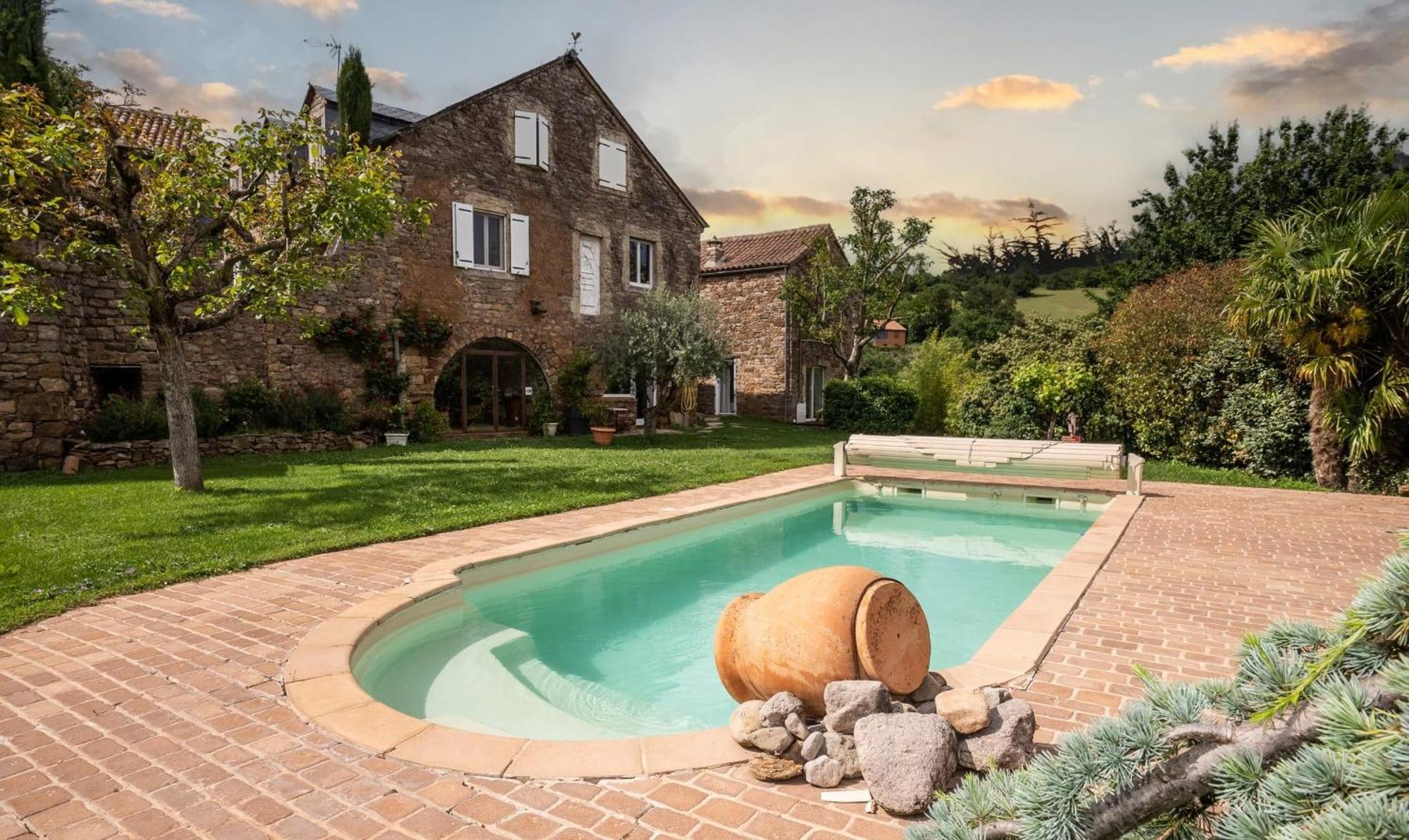 Gasthof Le Pailler D'hotes Restaurant Piscine & Verrieres (Aveyron)
