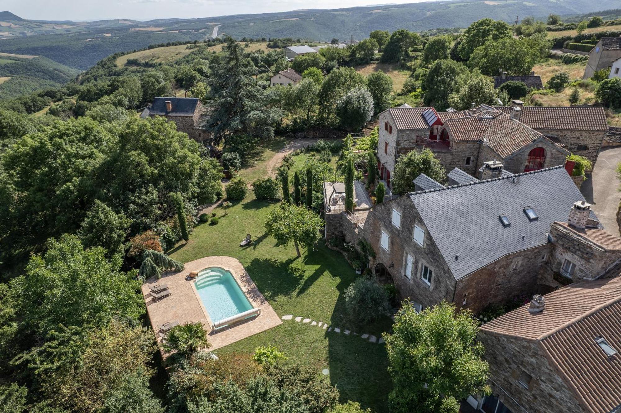 Le Pailler D'hotes Restaurant Piscine & * Verrieres (Aveyron)