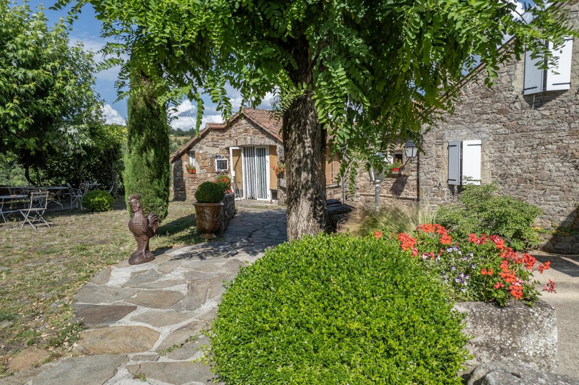 Gasthof Le Pailler D'hotes Restaurant Piscine & Verrieres (Aveyron)
