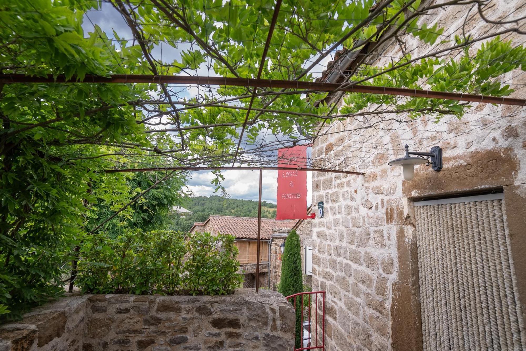 Le Pailler D'hotes Restaurant Piscine & * Verrieres (Aveyron)