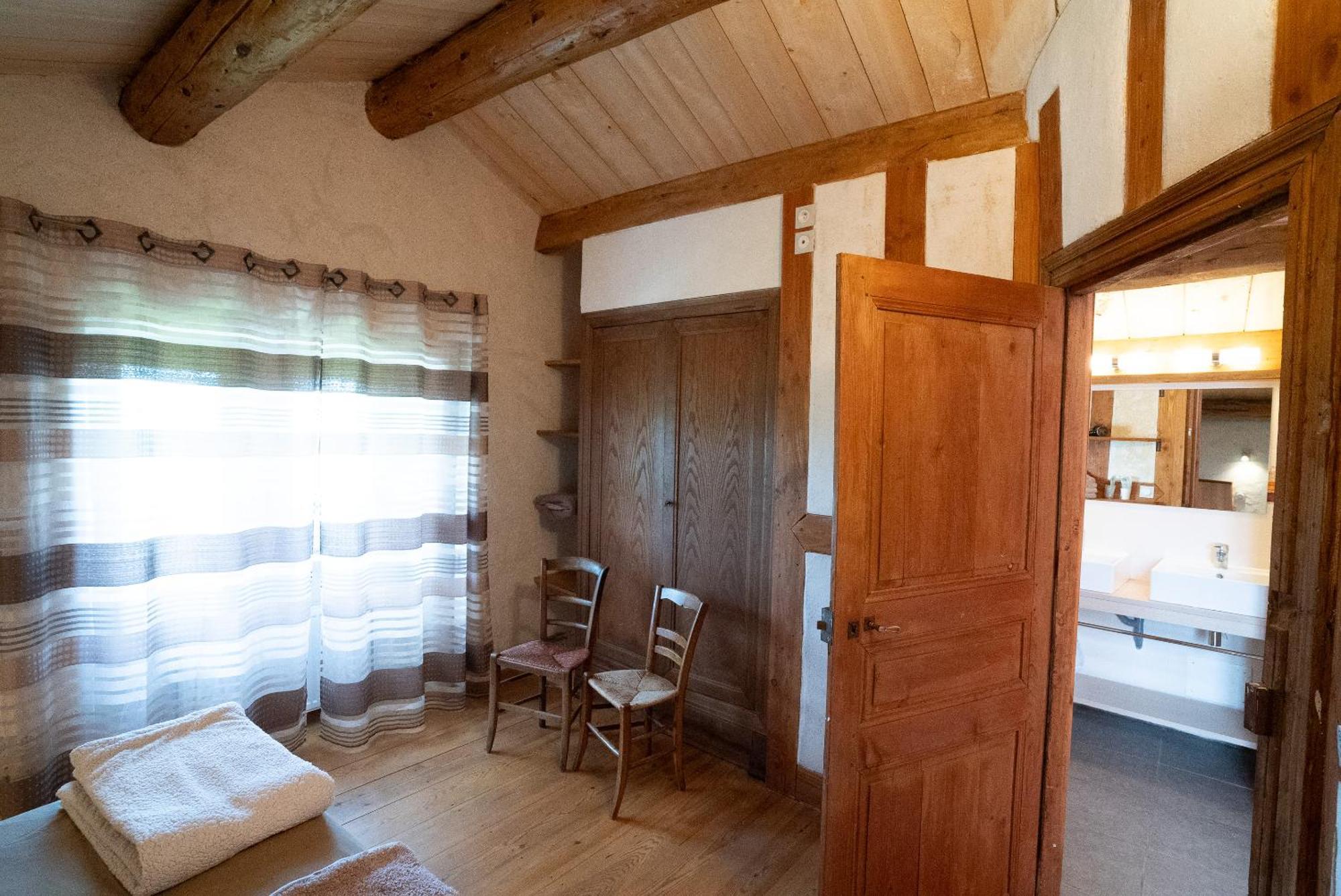 Le Pailler D'hotes Restaurant Piscine & * Verrieres (Aveyron)